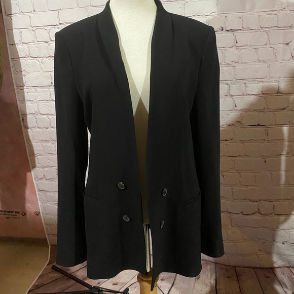 ZARA Like new black blazer. - Picture 2 of 5